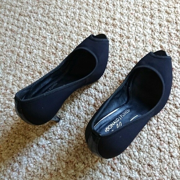 DONALD J PLINER FATIMA BLACK PEEP TOE HEELS -SIZE 7M - Picture 2 of 10